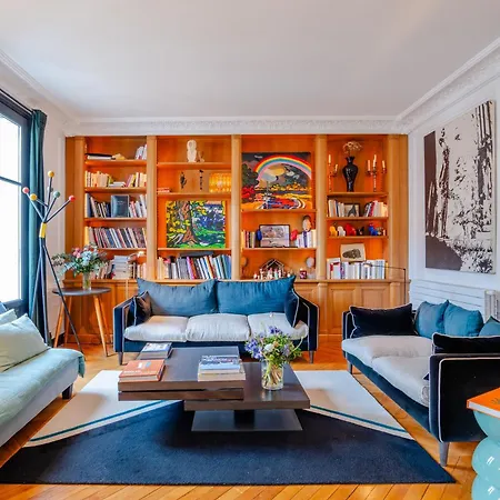 Veeve - Aesthetic Artistry Apartment